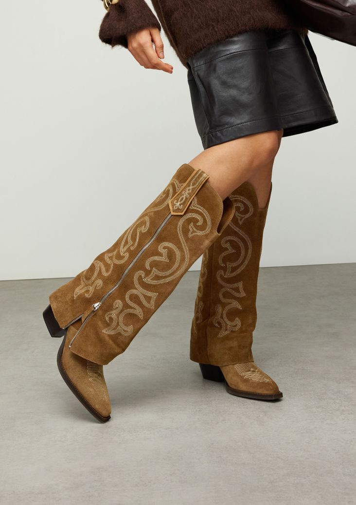 Taupe suède cowboylaarzen met witte sierstiksels