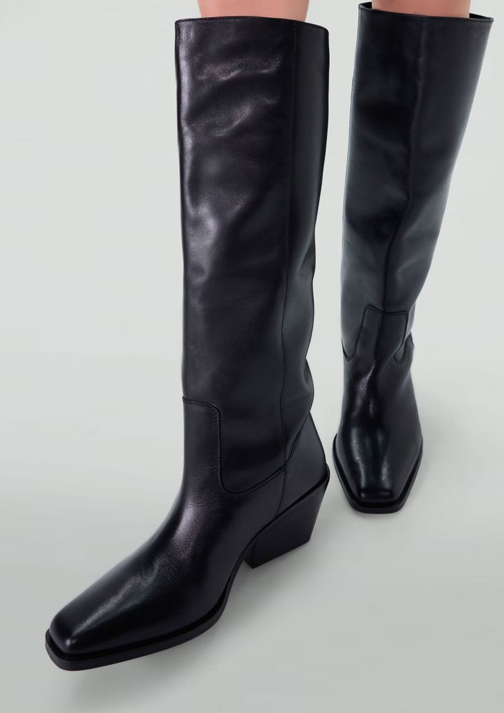 Schwarze Lederstiefel mit Absatz