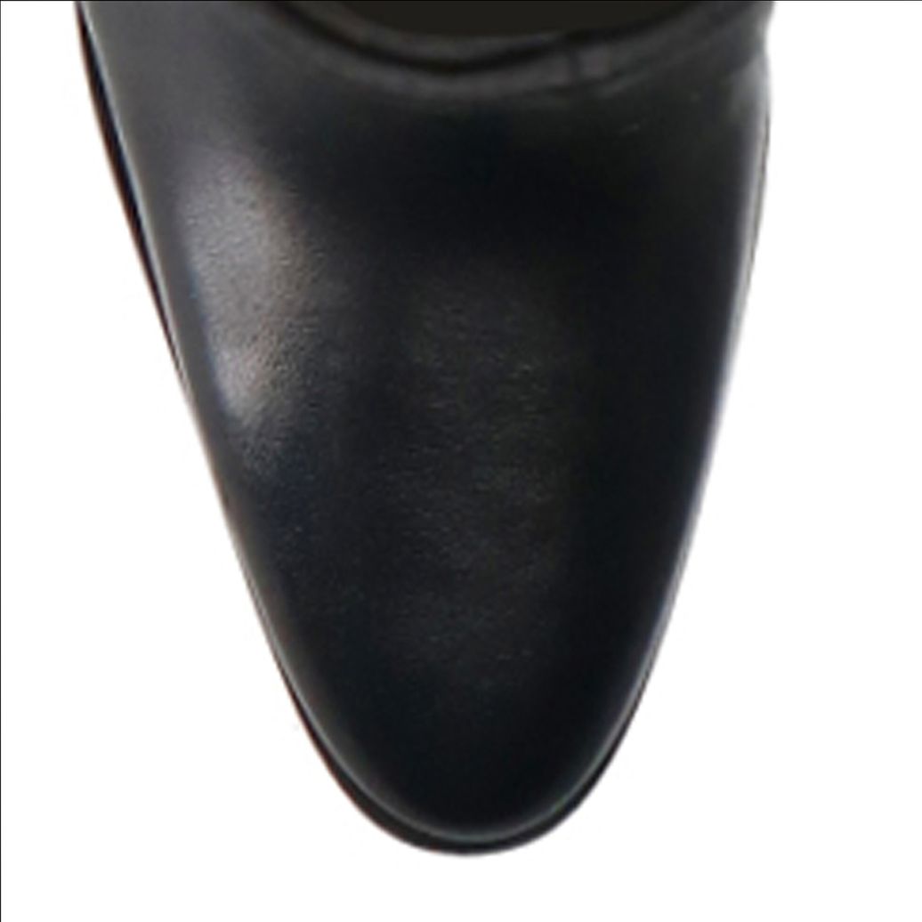 Schwarze Lederstiefel mit Absatz