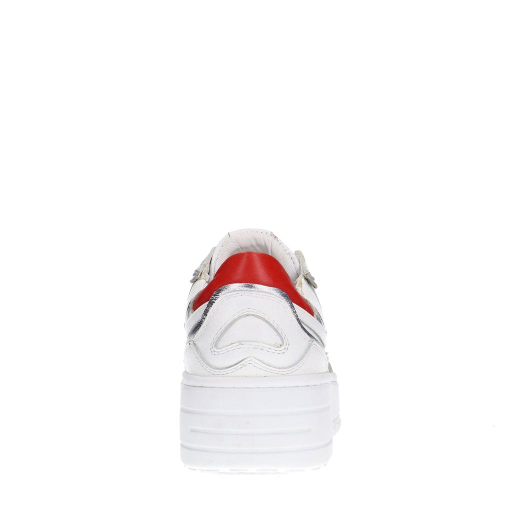 Witte leren sneakers met zilveren details