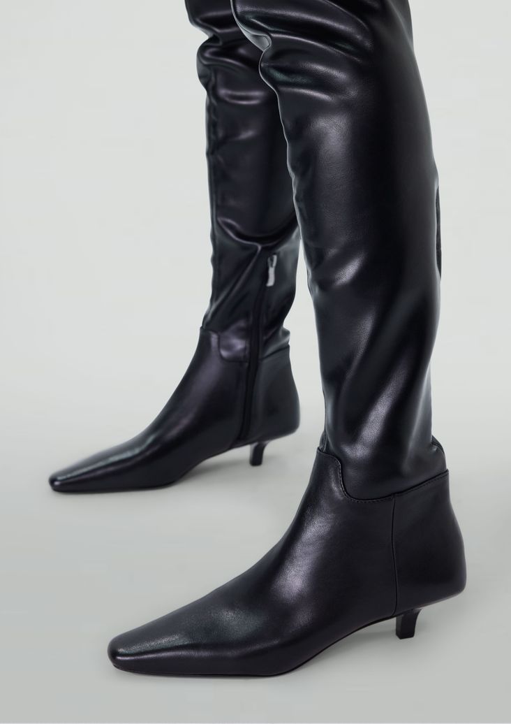 Zwarte hoge stretch laarzen met kitten heel