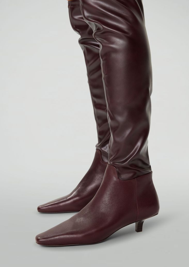 Bordeauxrote Stretch-Stiefel mit Kitten Heel