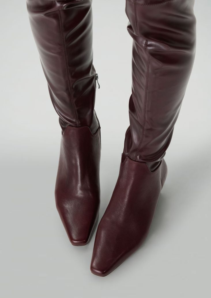 Bordeauxrote Stretch-Stiefel mit Kitten Heel