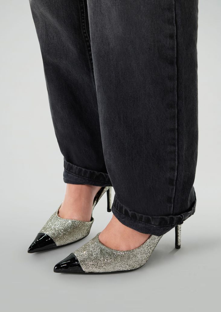 Silberfarbene Slingbackpumps aus Glitzer