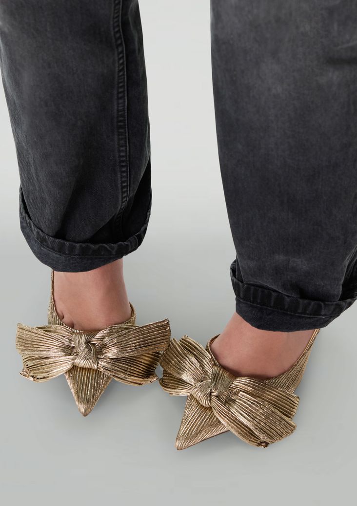 Goldfarbene Slingbackpumps in Metallic-Optik
