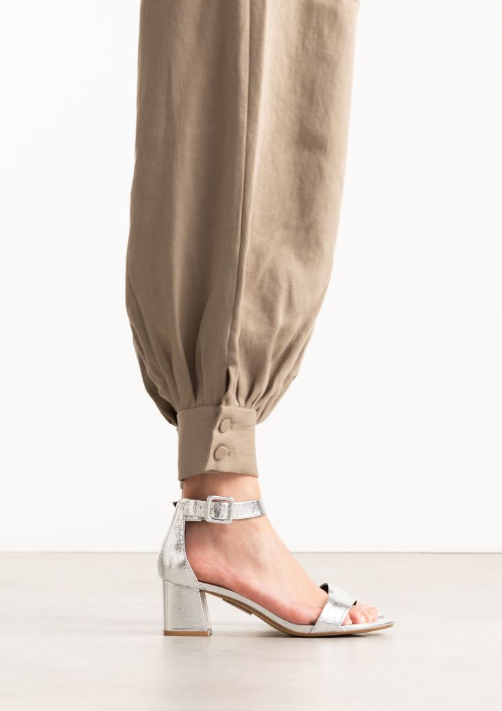Silberfarbene Metallic-Sandaletten mit Blockabsatz
