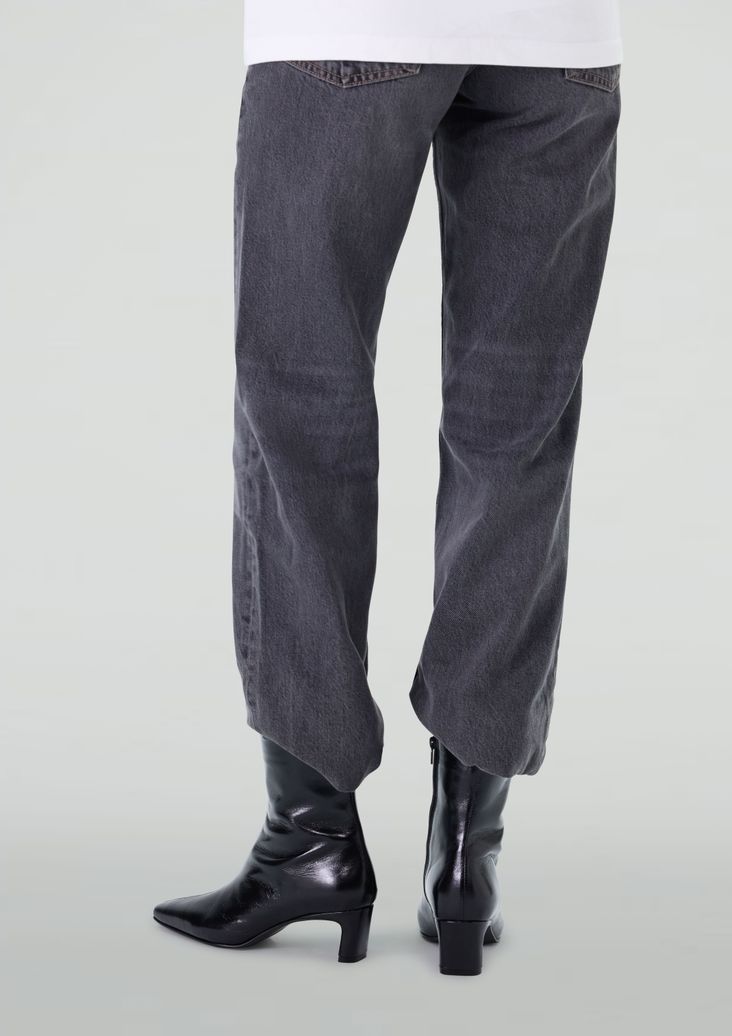 Schwarze Lederstiefeletten mit Absatz