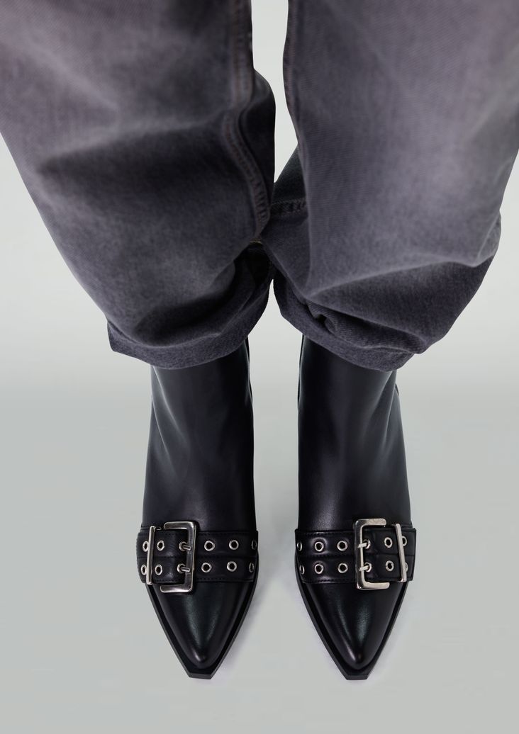 Zwarte leren buckle enkellaarsjes met hak