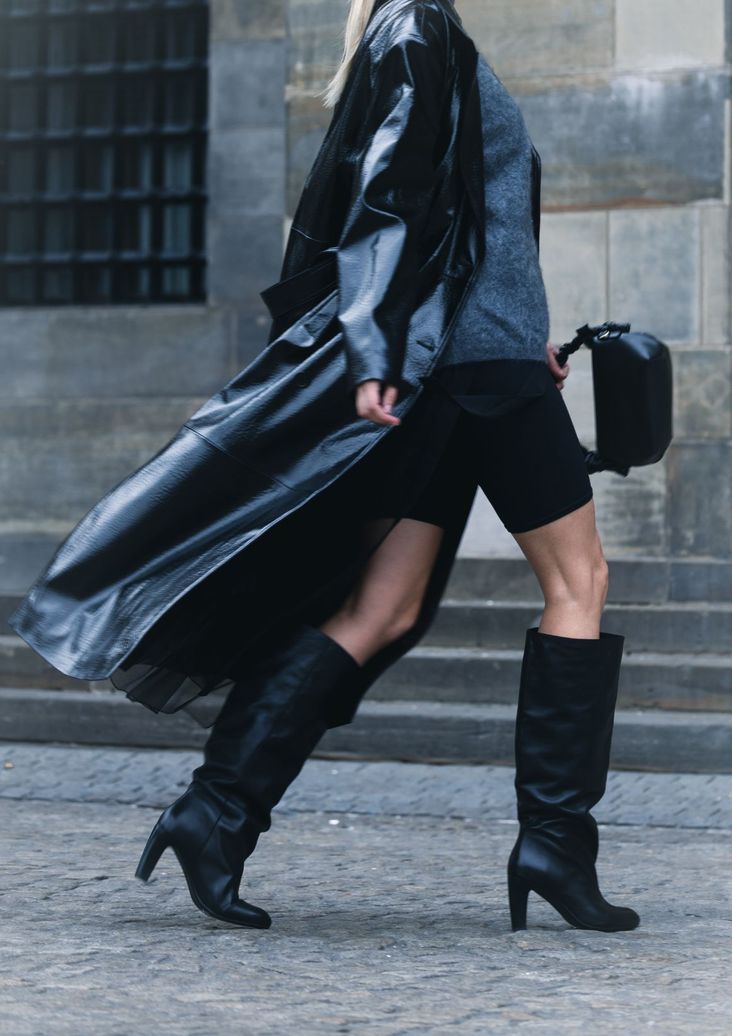 Bottes hautes à talon en cuir - noir