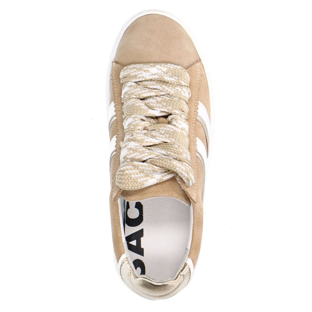 Beige suède sneakers met witte details