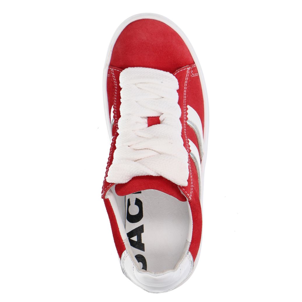 Baskets en daim avec détails blancs - rouge