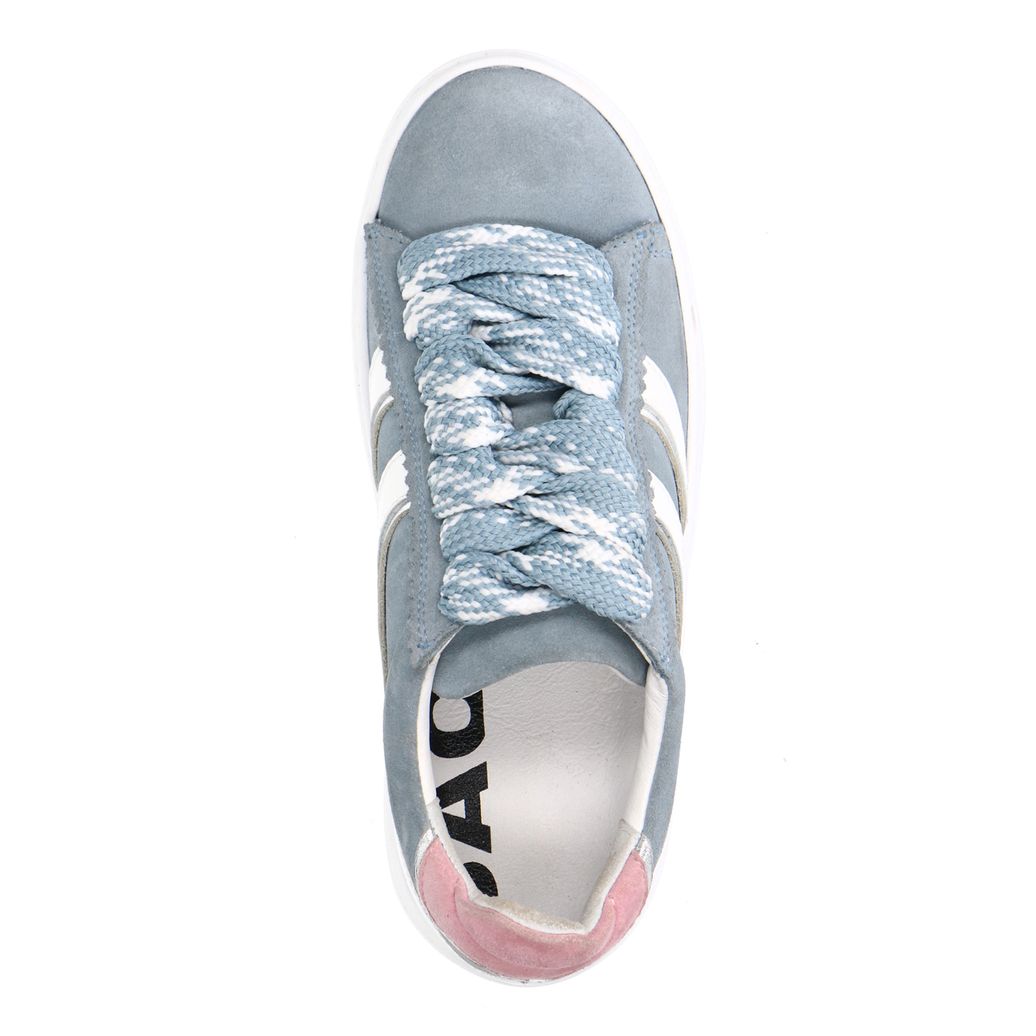 Baskets en daim avec détails blancs - bleu