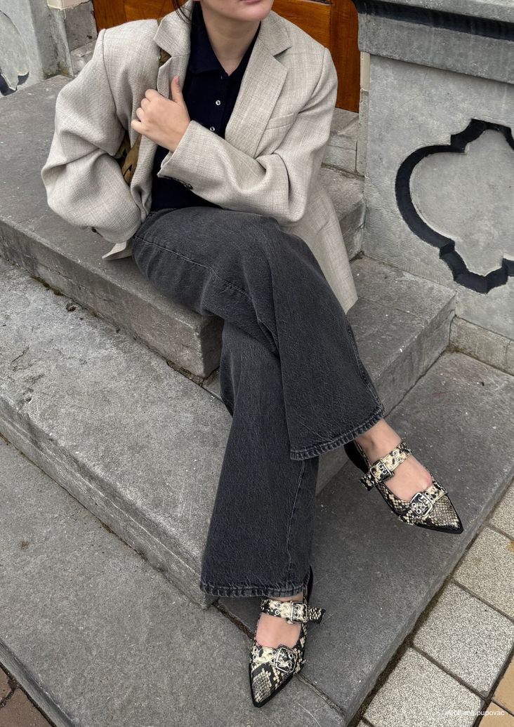Slingbacks mit Schnalle und Schlangenmuster