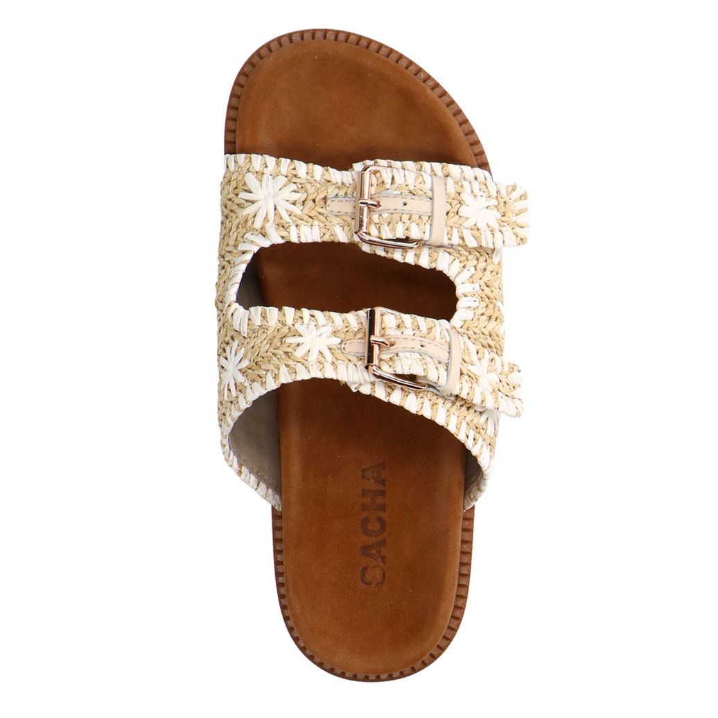 Beigefarbene Bast-Sandalen mit weißen Details