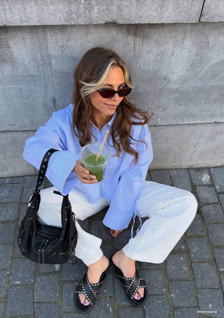Claquettes en cuir avec clous - noir