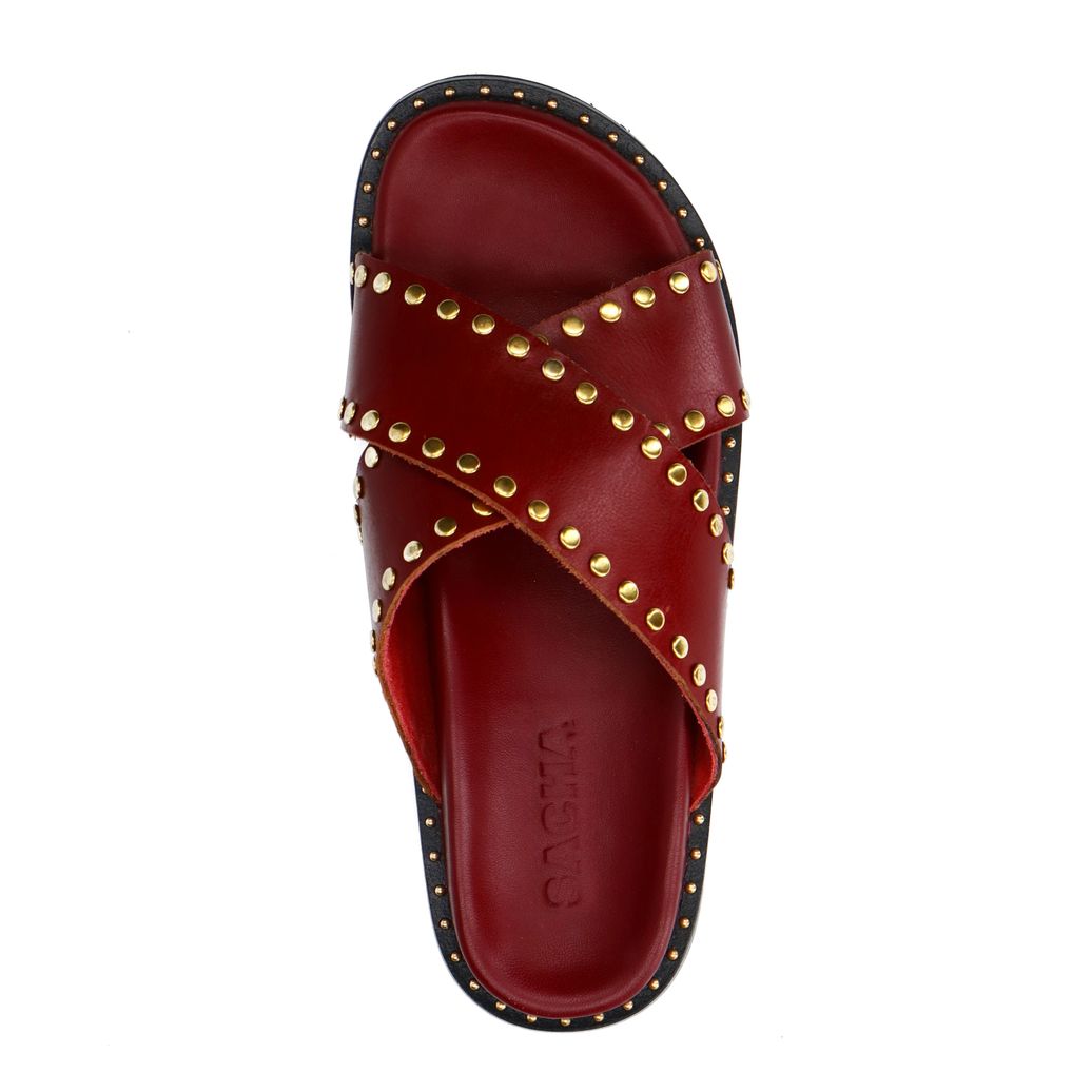 Rode slippers met goudkleurige studs
