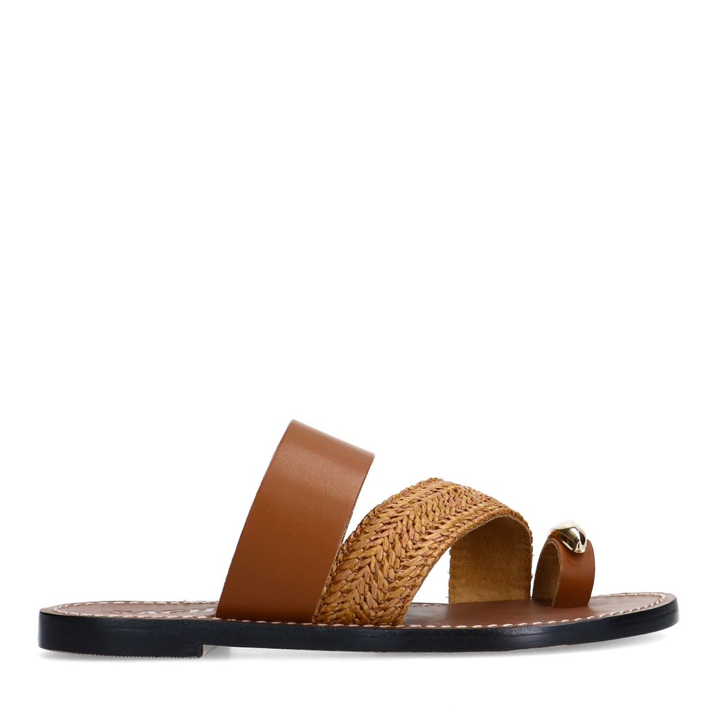 Cognacfarbene Ledersandalen mit goldfarbenem Detail