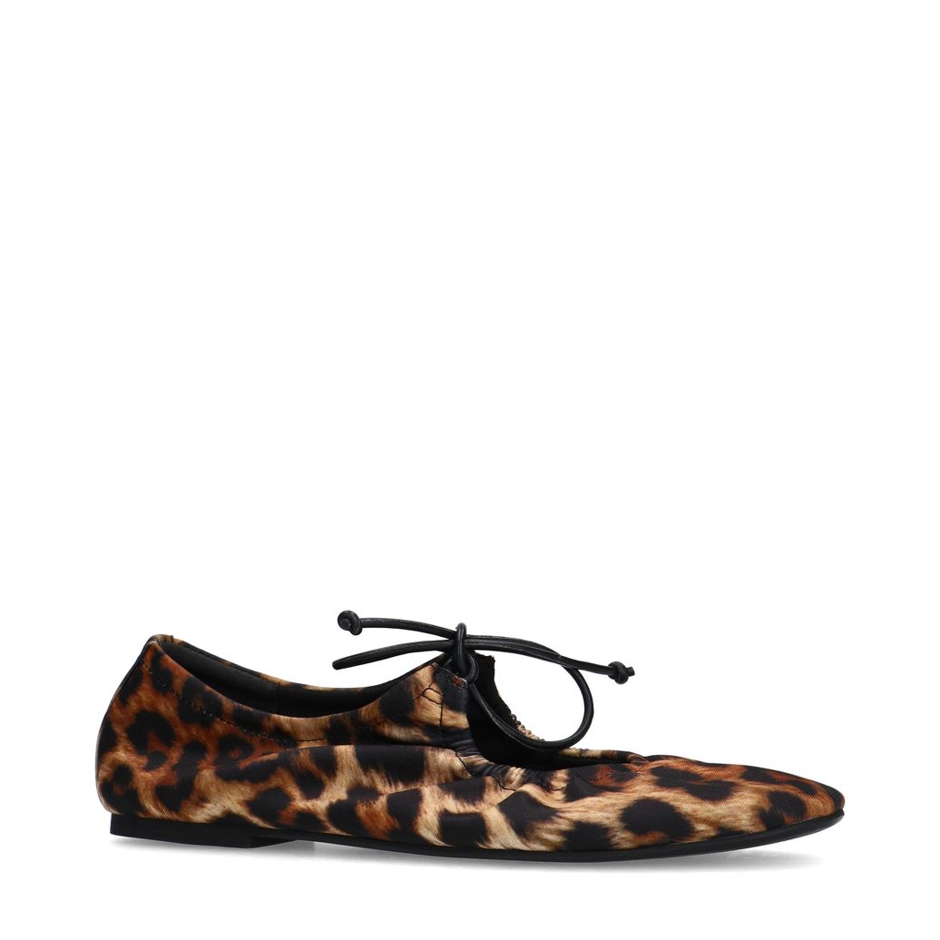 Ballerinas mit Leoprint und Schnürung