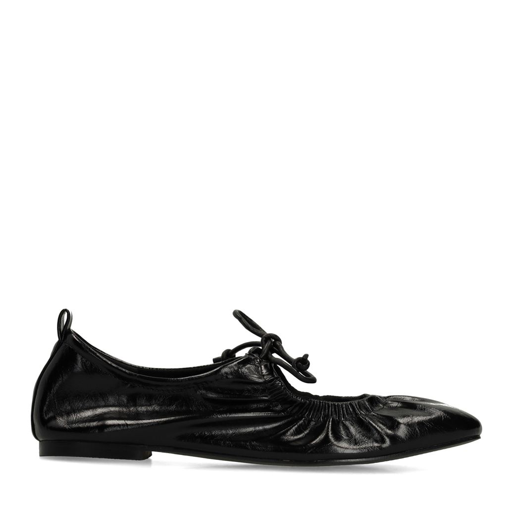 Schwarze Ballerinas mit Schnürung