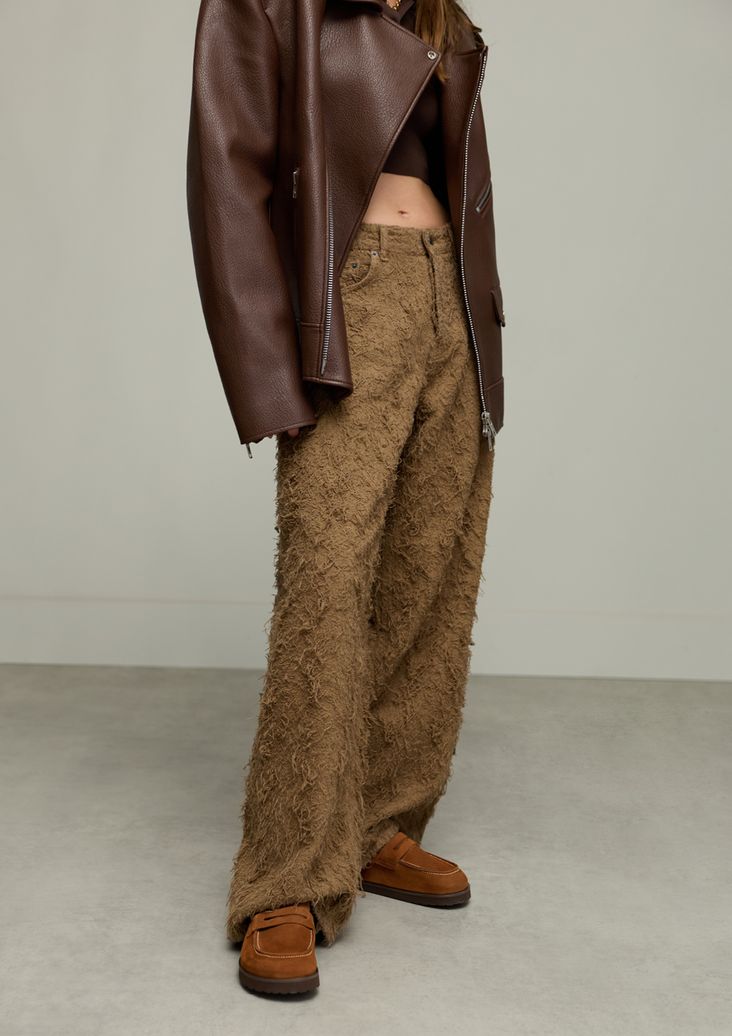 Braune Veloursleder-Slipper