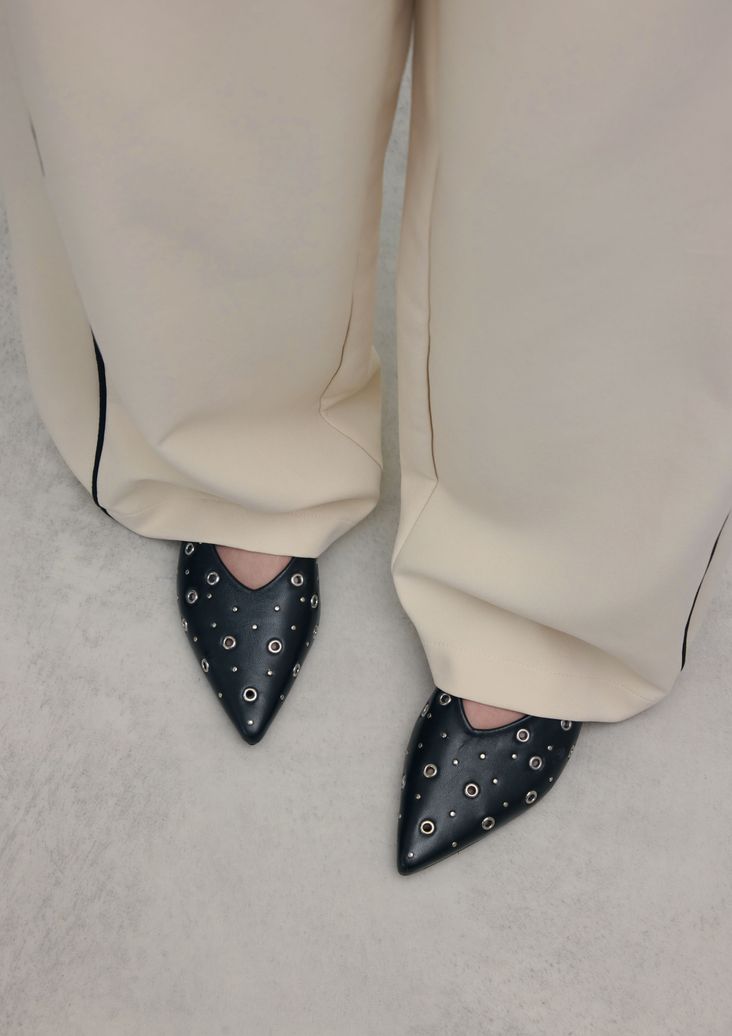 Slingbacks en cuir avec clous - noir