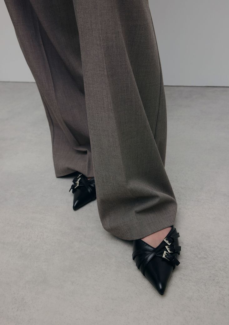 Zwarte slingbacks met gespen