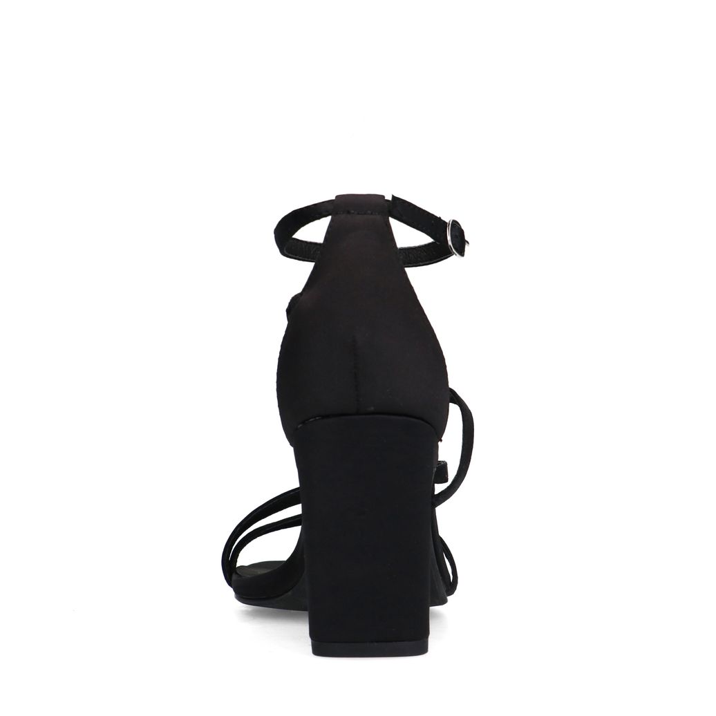 Zwarte sandalen met hak
