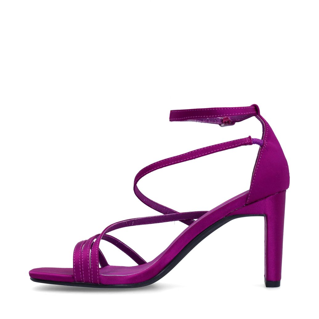 Paarse sandalen met hak