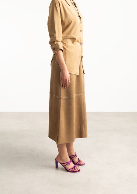 Lilafarbene Sandaletten mit Schleifen