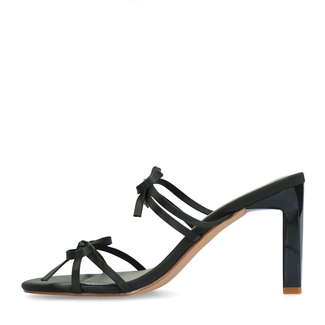 Groene sandalen met hak en strikjes