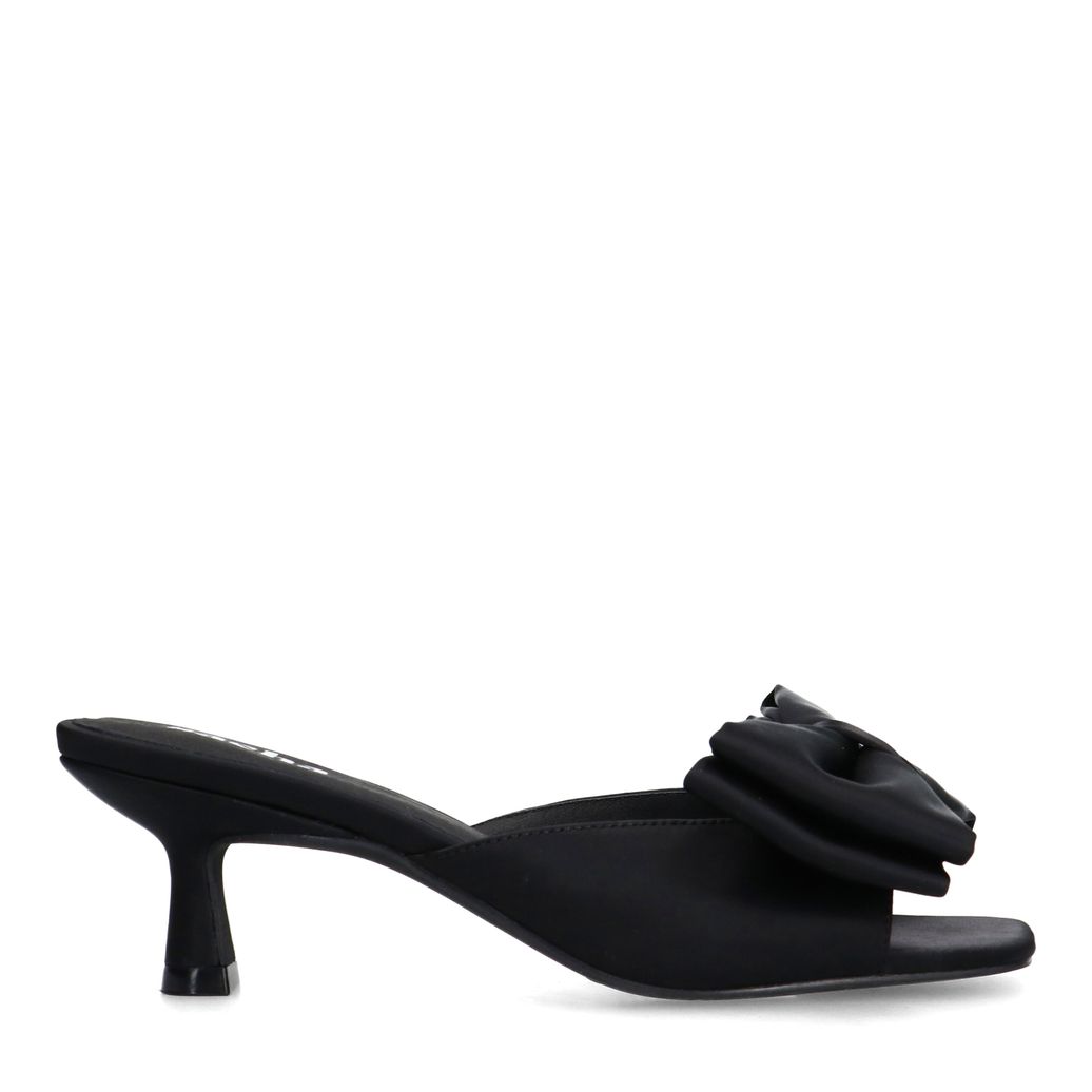 Schwarze Mules mit Absatz und Schleife