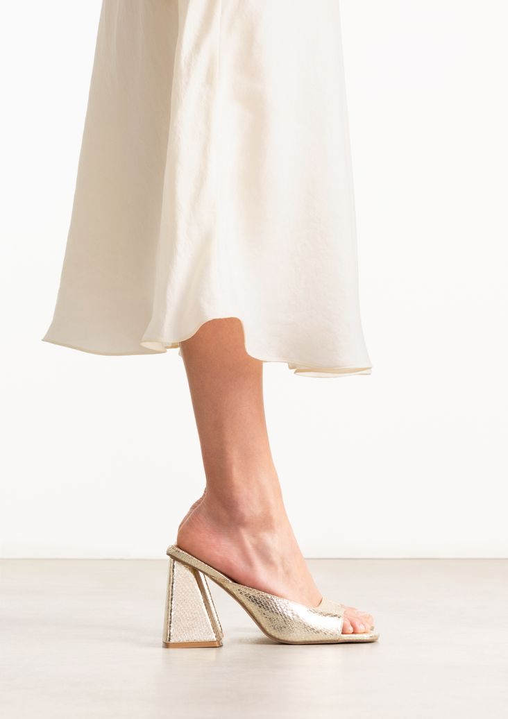 Goldfarbene Metallic-Mules mit Absatz