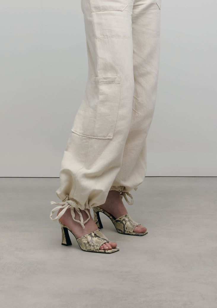 Mules à talon entonnoir imprimé serpent