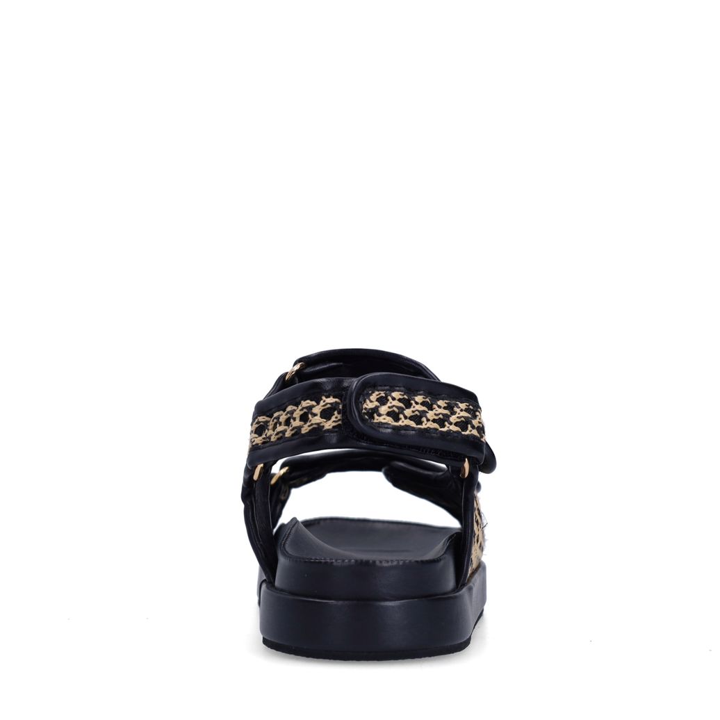 Zwart met beige sandalen
