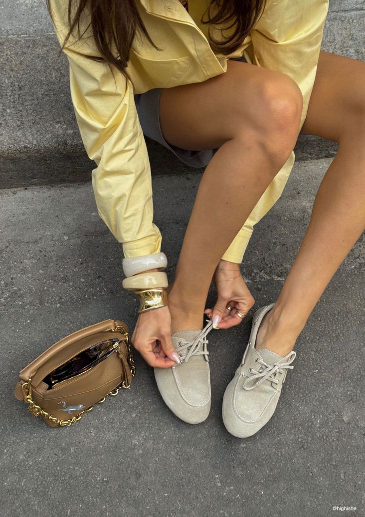 Chaussures bateau en daim - taupe