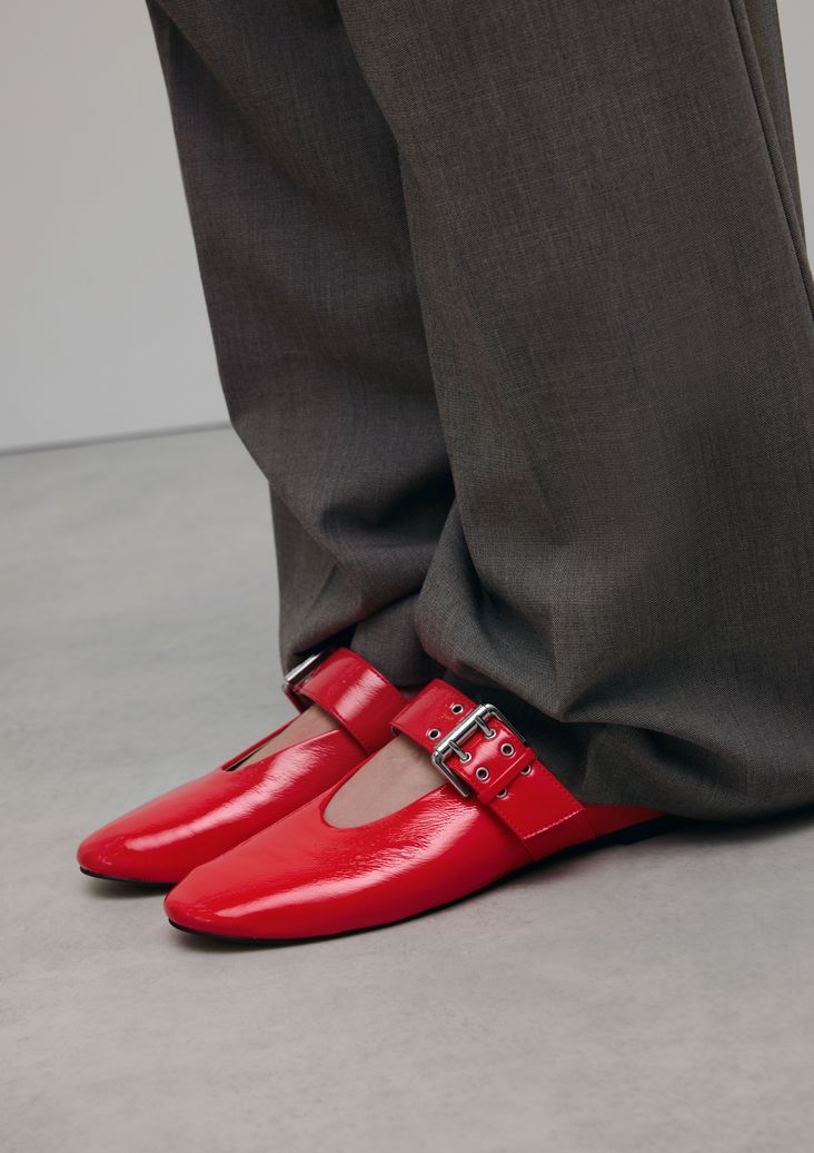 Ballerines vernies avec boucle - rouge