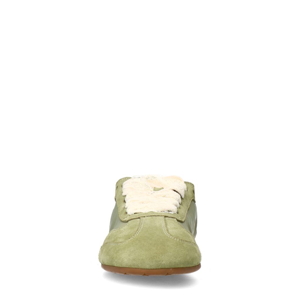 Grüne Sneaker mit Spitzen-Schnürsenkeln