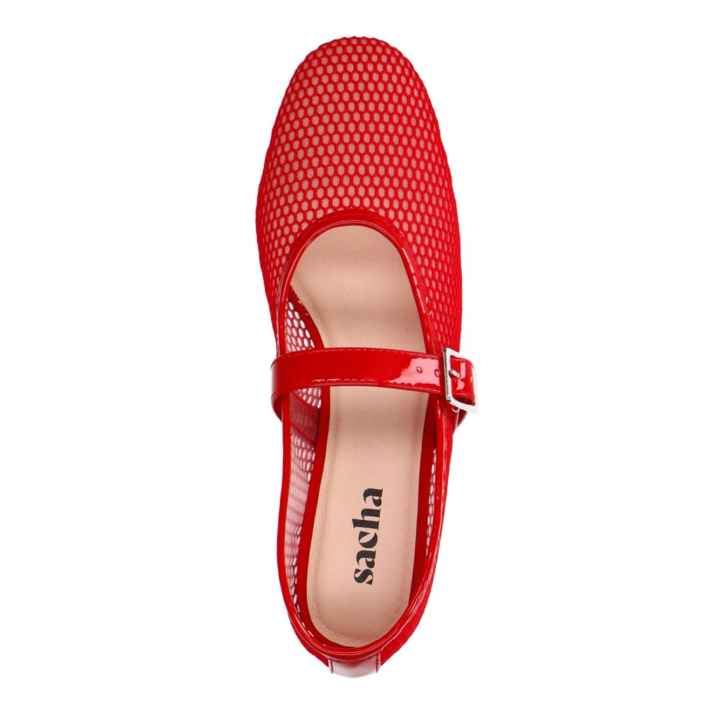 Rote Fishnet-Ballerinas mit silberfarbener Schnalle