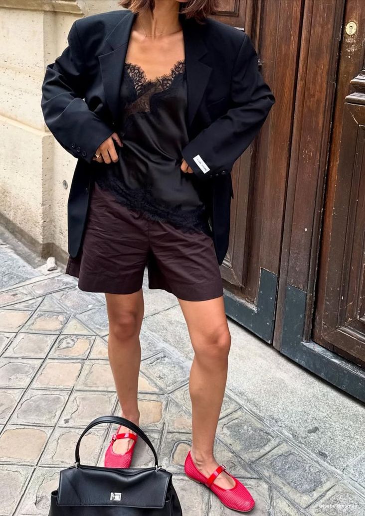 Rote Fishnet-Ballerinas mit silberfarbener Schnalle