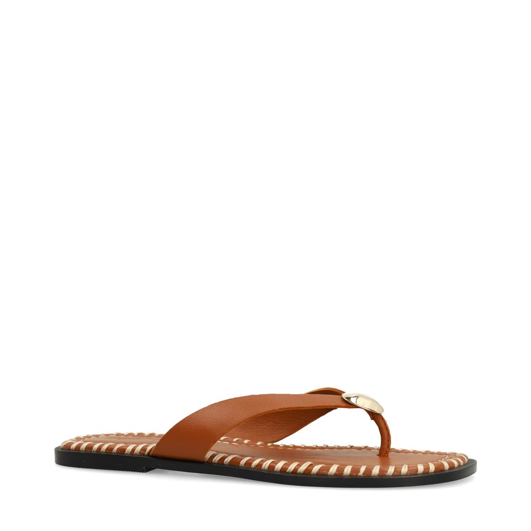 Cognacfarbene Ledersandalen mit goldfarbenem Detail