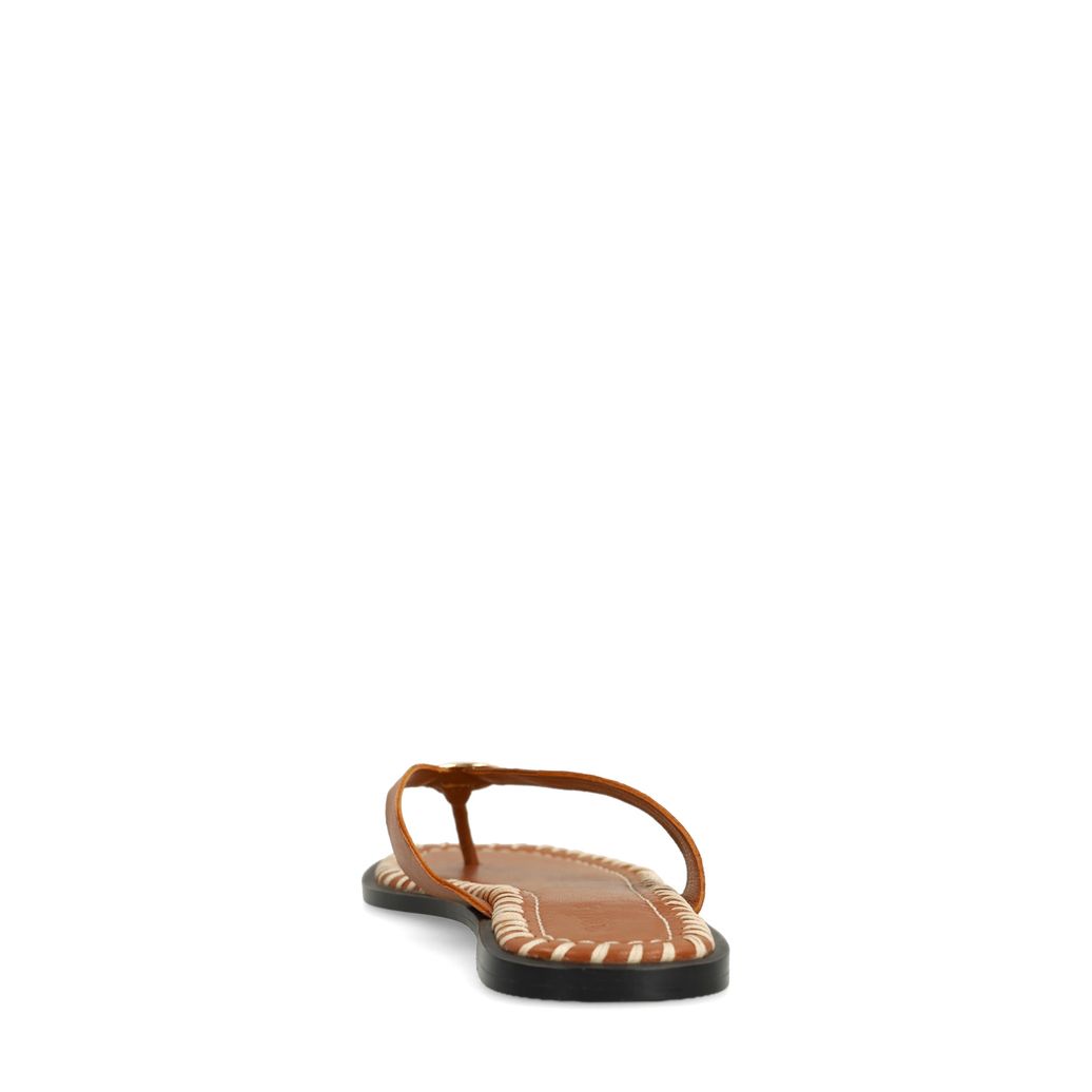 Cognacfarbene Ledersandalen mit goldfarbenem Detail