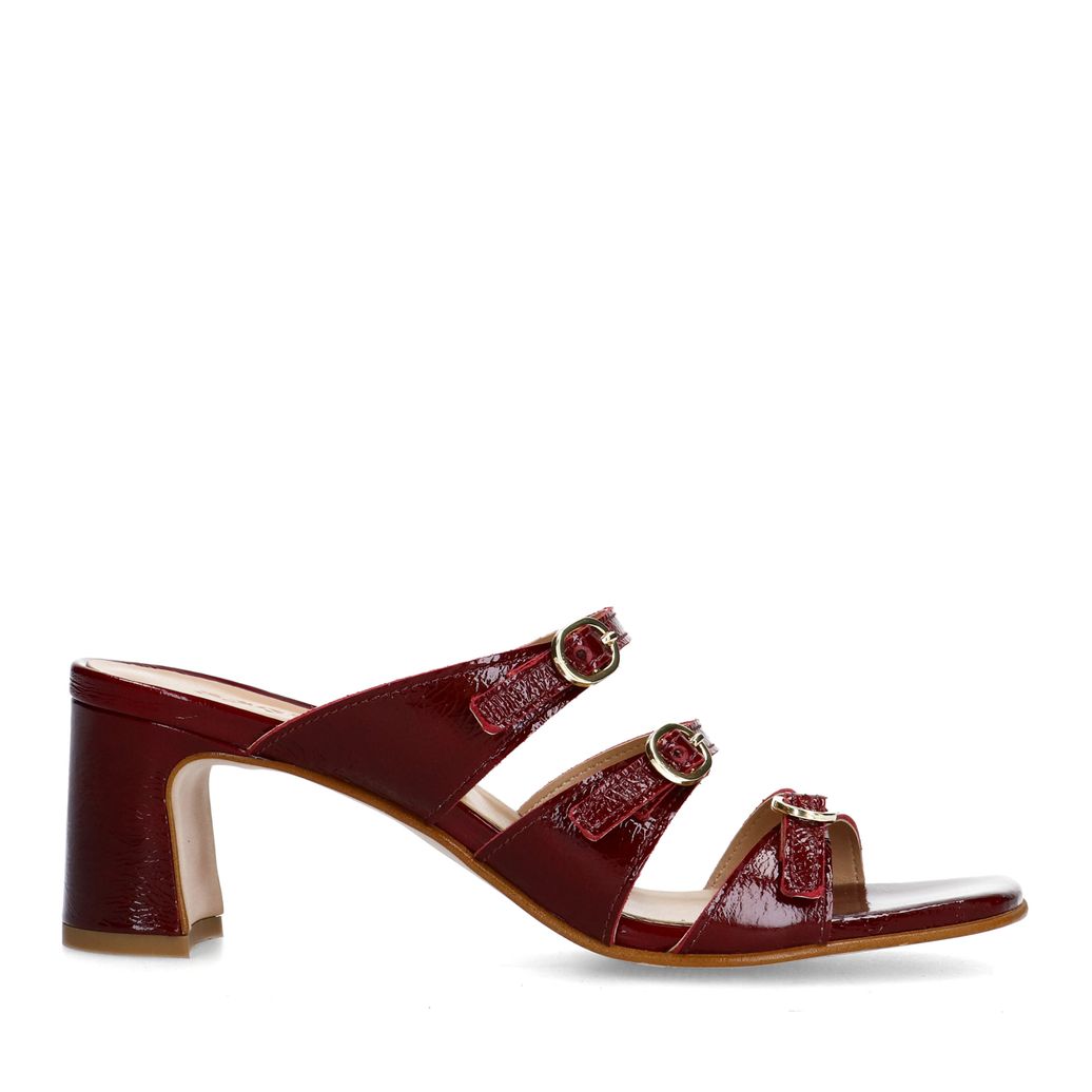 Sandales à talon en cuir avec boucles - rouge