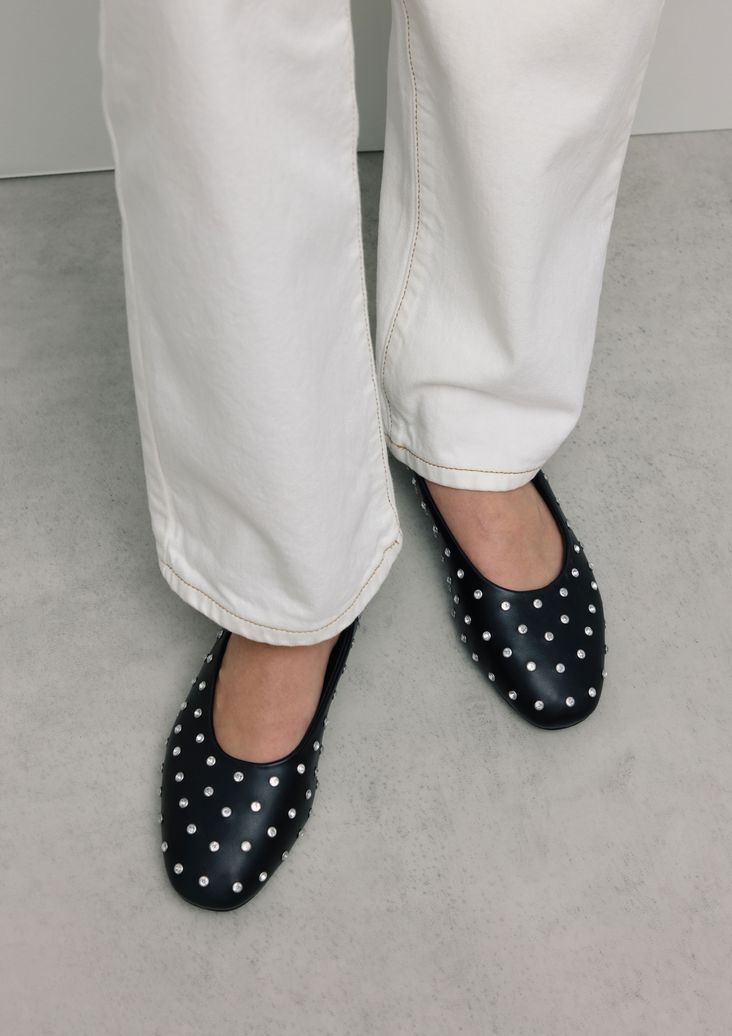 Schwarze Ballerinas mit Nieten