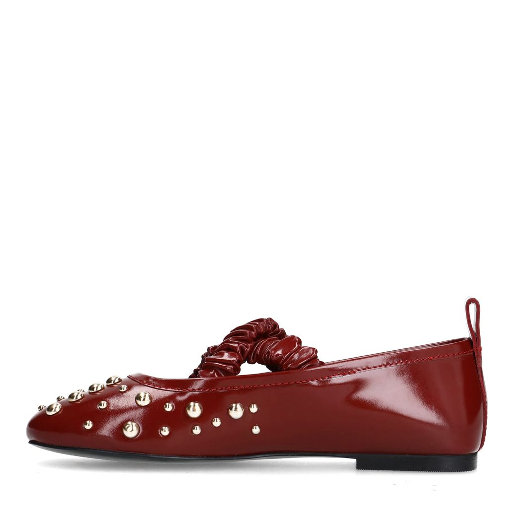 Rote Leder-Ballerinas mit Nieten