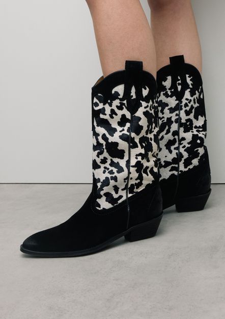 Veloursleder-Cowboystiefel mit Kuhfellmuster