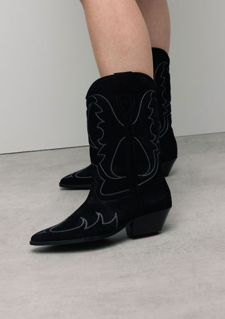 Zwarte suède cowboylaarzen met sierstiksels