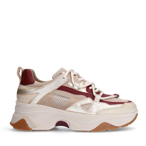 Beigefarbene Ledersneaker mit bordeauxroten Details