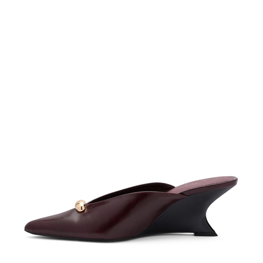Bordeauxrote Mules mit Keilabsatz