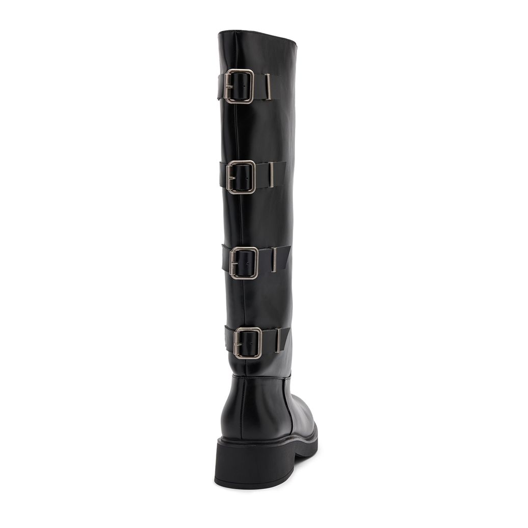 Schwarze Stiefel mit Schnallen