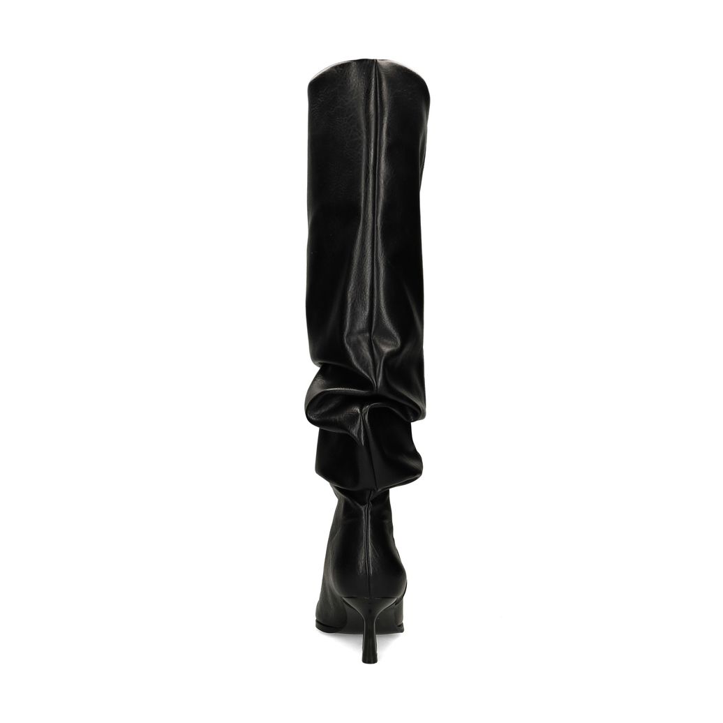 Schwarze Stiefel mit weitem Schaft